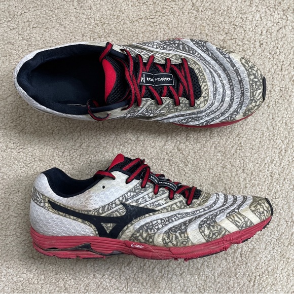 Mizuno Wave Sayonara 2 Men's Running Shoes Size 11 White/Red/Black Lightweight - Picture 1 of 8